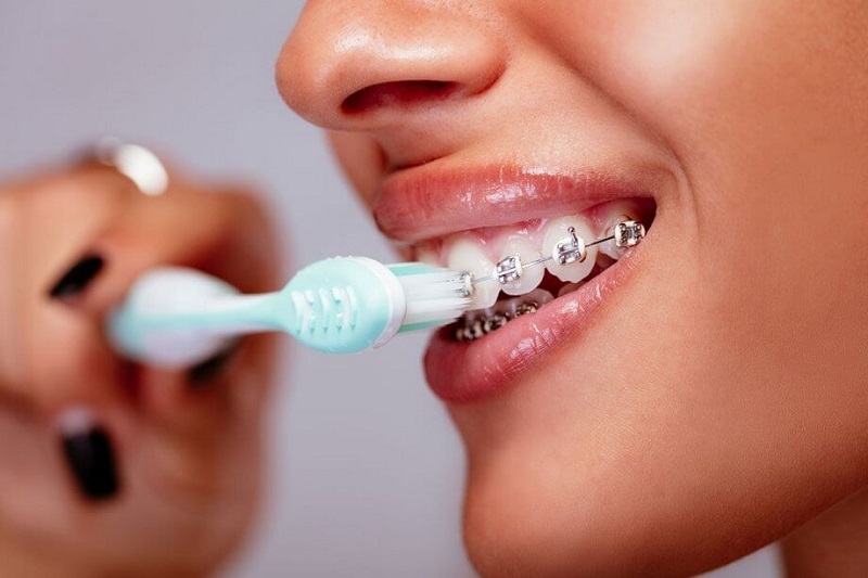 Bạn cần vệ sinh răng miệng đúng cách để hạn chế tình trạng giảm cân nặng nề