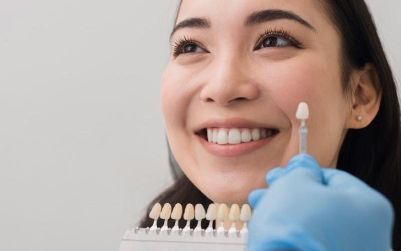 Bọc răng sứ giúp cải thiện hiệu quả các tình trạng: Răng ố vàng, răng thưa, răng hô, răng khấp khểnh,...
