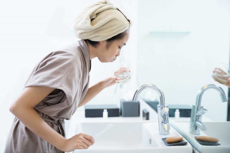 Sử dụng nước súc miệng sau khi đánh răng sẽ làm sạch mảng bám nhanh hơn