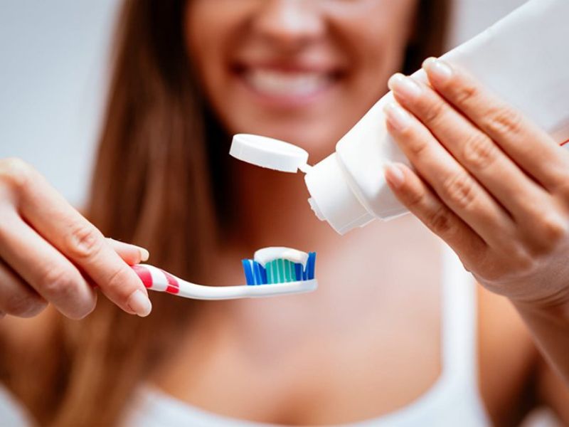 Nên đánh răng 2 lần mỗi ngày sẽ giúp loại bỏ vi khuẩn trong khoang miệng