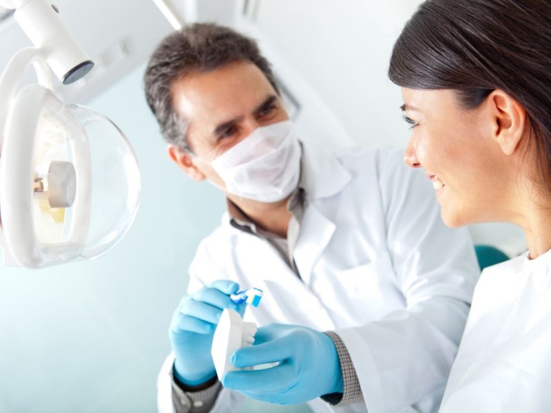 Thăm khám bác sĩ định kỳ để bảo vệ sức khỏe răng miệng
