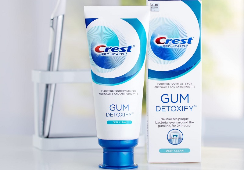 Kem đánh răng Crest Gum Detoxify Deep Clean Toothpaste