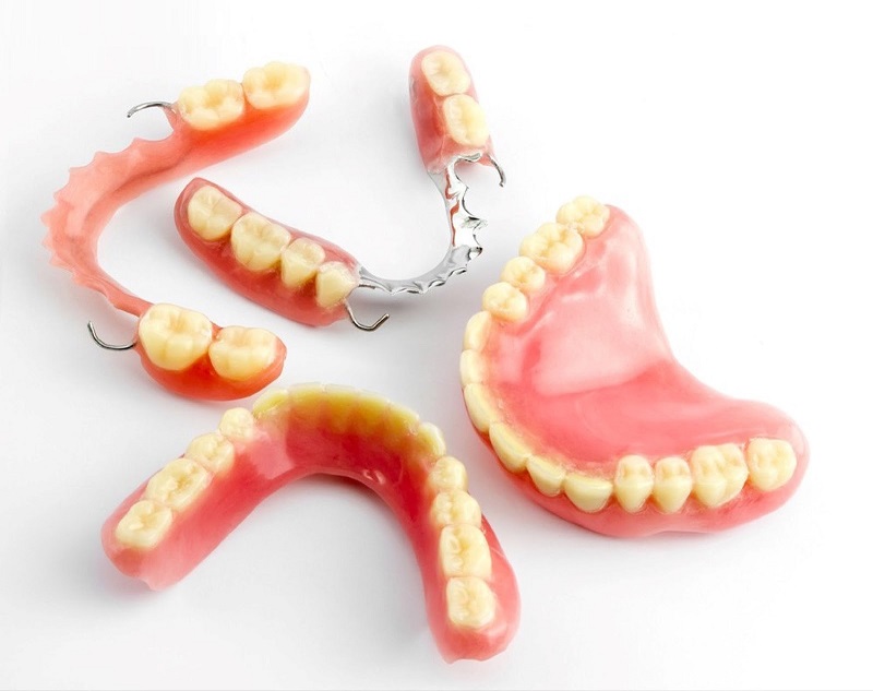 Răng tạm có thể tháo lắp thích hợp sử dụng trong nhiều trường hợp mất răng khác nhau, từ mất 1 răng cho đến mất nhiều răng