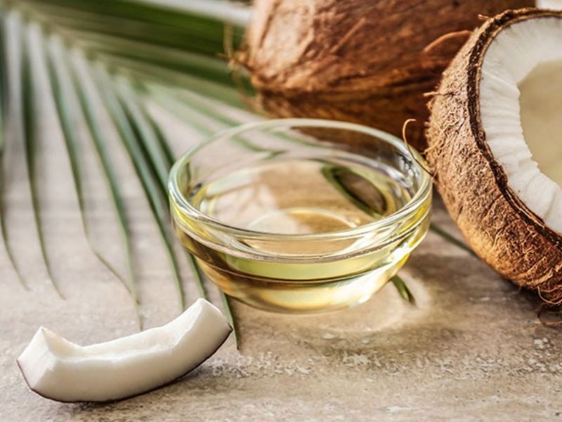 Sử dụng dầu dừa mỗi ngày để giảm bớt cơn đau nhức do viêm chân răng