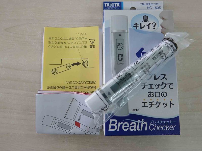 Sử dụng máy đo hôi miệng để kiểm tra hơi thở
