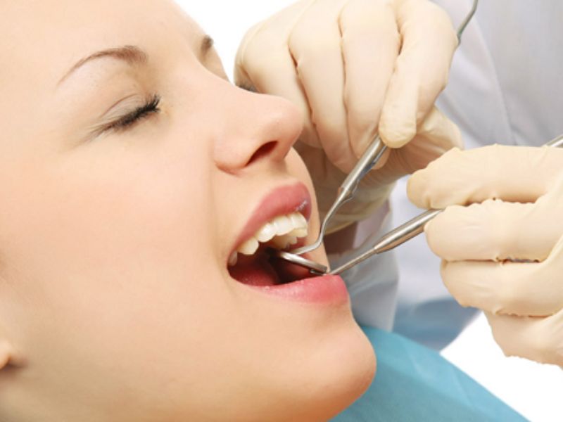 Thăm khám bác sĩ nha khoa định kỳ để lấy vôi răng và chăm sóc sức khỏe răng miệng tốt nhất